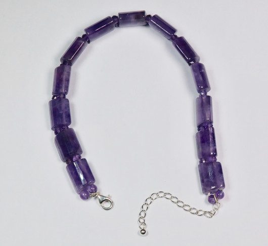 Rannekoru tumma ametisti viistehiotut 10x12mm palat.  Queen3