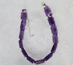 Rannekoru tumma ametisti viistehiotut 10x12mm palat.  Queen3