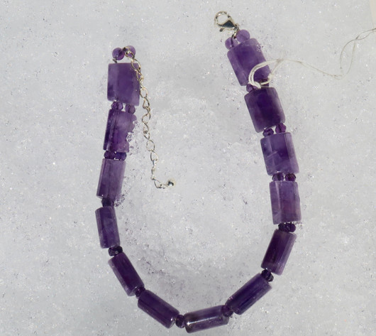 Rannekoru tumma ametisti viistehiotut 10x12mm palat.  Queen3