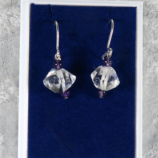 Korvakorut herkimer kaksikärkinen vuorikide ja ametistit