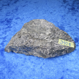 Nuummiitti 340g 115x65x35mm sis biotiitti, kordieriitti Hi133 