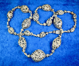 Helmet dalmatianjaspis 80cm kaulakoru