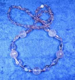 Helmet vaalea ametisti, monen muotoiset ametistihelmet 60cm LILA4