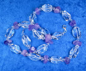 Helmet vuorikide ja ametisti 55cm. Queen1. Juhlavat