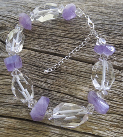 Rannekoru vuorikide ja ametisti viistehiottu 18-23cm. Queen1