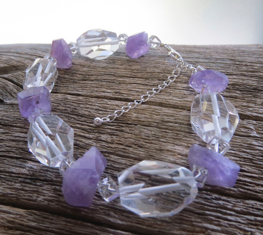 Rannekoru vuorikide ja ametisti viistehiottu 18-23cm. Queen1