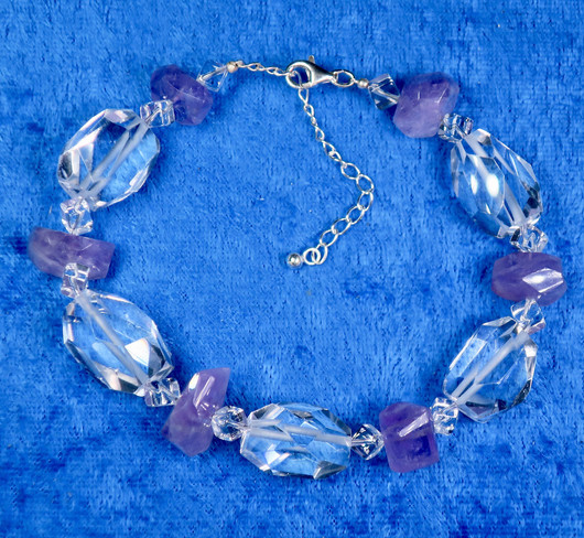 Rannekoru vuorikide ja ametisti viistehiottu 18-23cm. Queen1