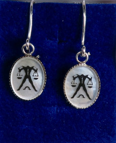 Korvakorut VAAKA LIBRA vaakan 925-hopea ja simpukka 