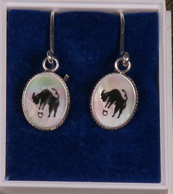 Korvakorut HÄRKÄ TAURUS simpukka ja 925-hopea