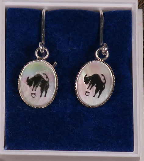 Korvakorut HÄRKÄ TAURUS simpukka ja 925-hopea