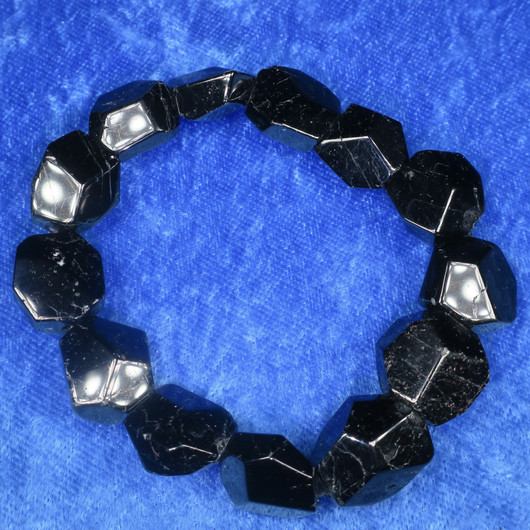 Rannekoru musta turmaliini schörl viistehiottu 18cm TU1V