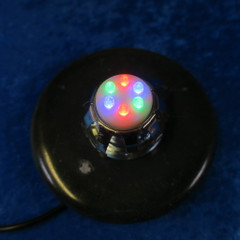 Led-valo, väriä vaihtava kivilampun marmorialusta ja sähköjohto