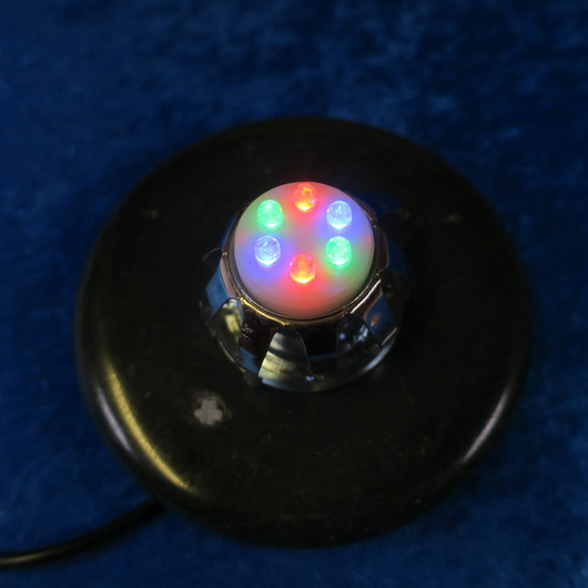 Led-valo, väriä vaihtava kivilampun marmorialusta ja sähköjohto