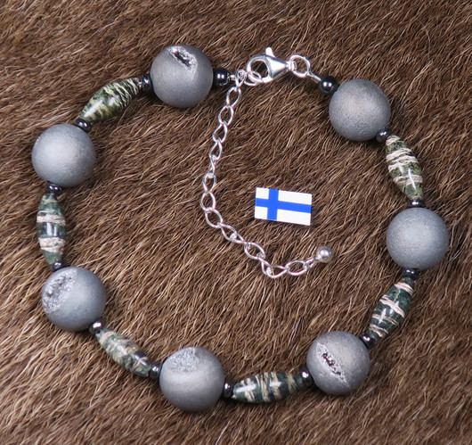 Rannekoru akaatti, jaspis, hematiitti. nro Usva1 