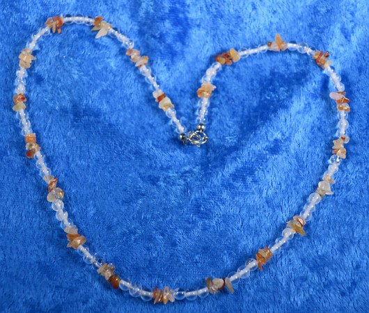 Helmet vuorikide ja karneoli sirot