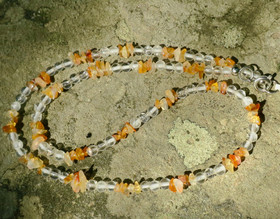 Helmet vuorikide ja karneoli sirot