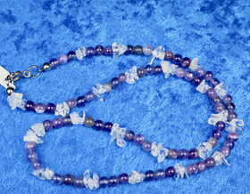 Helmet vuorikide sipsit ja 4mm ametistihelmet 42cm SIROT