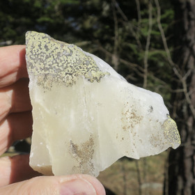 Lumikvartsi 512g luonnon pyramidi Suomi Hi178A