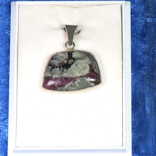 Hopeariipus eudialyytti EUD6