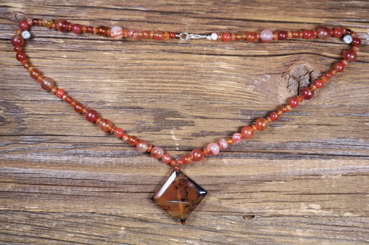 Helmet karneoli 50cm, NELIÖ 