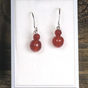 Korvakorut karneoli, viistehiotut