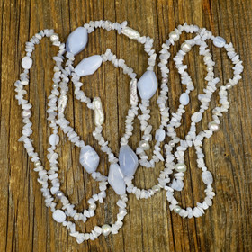 Helmet kalsedoni ja helmiä 150cm PITKÄT