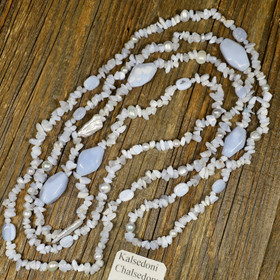 Helmet kalsedoni ja helmiä 150cm PITKÄT