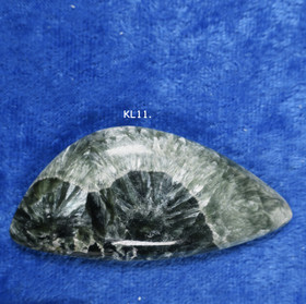 Kapussi serafiniitti klinokloori kolmikulmainen KL11