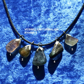 Riipus rumpuhiottu vesimeloniturmaliini elbaiitti. Ryhmä 1