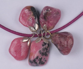 Riipus rodoniitti rumpuhiottu onnenkivi