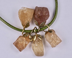 Riipus viinitopaasi raakakide