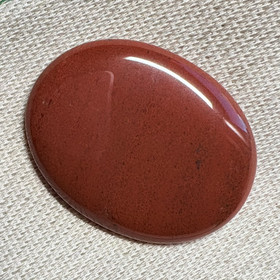 Kapussi punainen jaspis 40x52x6mm ovaali cabochon