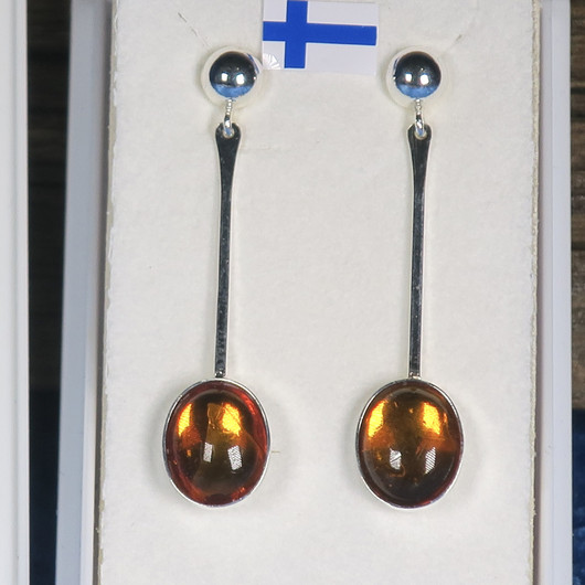 Hopeakorvakorut meripihka 8x10mm varrella tappimalli 