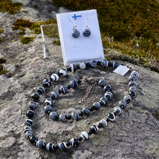 Helmet Onyksi ja mustavalkoinen raitakivi 40-45cm SEEPRA