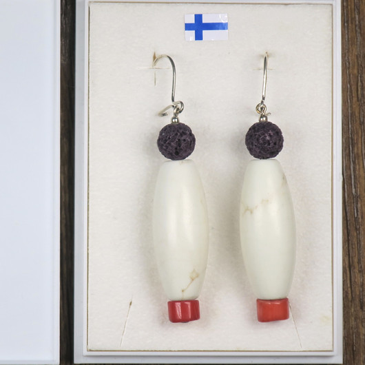 Korvakorut luonnonvaalea magnesiitti, hohkakivi, koralli. ISOT. Malla 