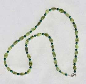 Helmet malakiitti ja peridootti 49cm- Olive1