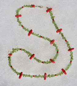 Helmet peridootti, koralli, akaatti 49cm Olive2