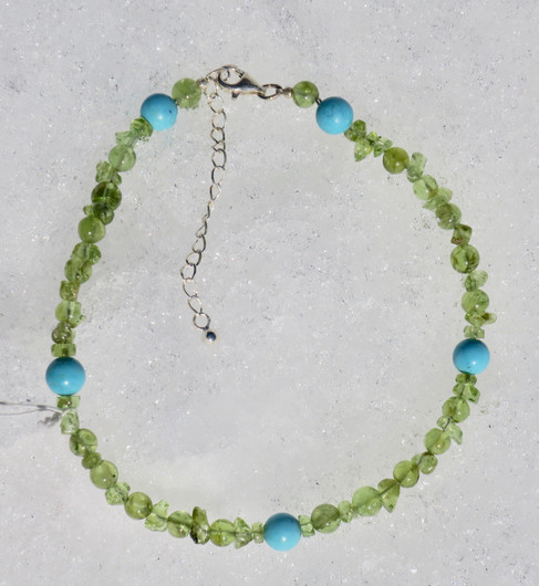 Rannekoru peridootti ja turkoosivärjätty magnesiitti 22-27cm Olive3 