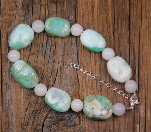 Rannekoru krysopraasi  litteä ja 8mm lumikvartsi 20-25cm