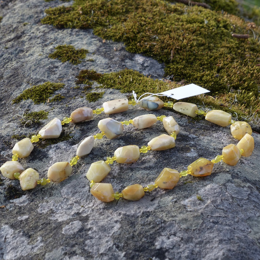 Helmet opaali keltainen väleissä krysoliitti ja akaatti 69cm KRY1