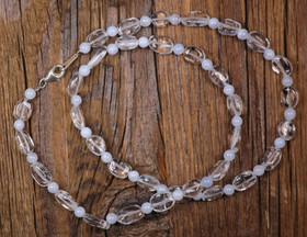 Helmet topaasi ja kalsedoni sirot. TOPA2