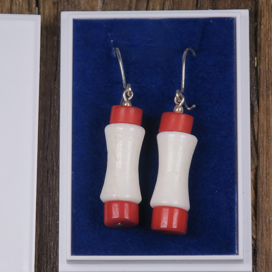 Korvakorut koralli punavalkoiset. Alli3, Alli2