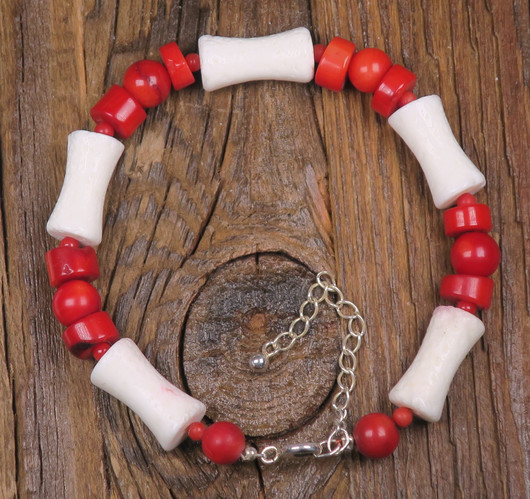 Rannekoru koralli valkoinen ja punainen. Alli3