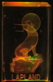 Kristallikuutio 8cm LAPLAND susi  ulvoo kuuta kohti