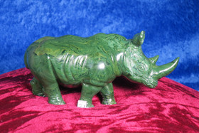 Kiviveistos sarvikuono verdiitti 1010g Muvez5