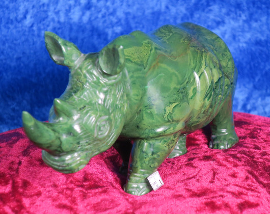 Kiviveistos sarvikuono verdiitti 1010g Muvez5