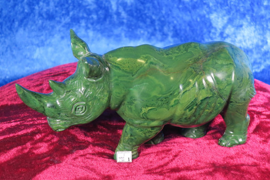 Kiviveistos sarvikuono verdiitti 1010g Muvez5