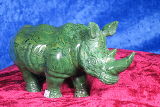 Kiviveistos sarvikuono verdiitti 1010g Muvez5