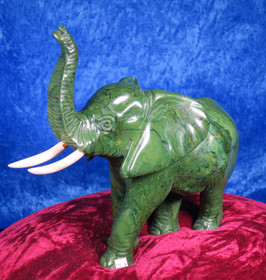 Kiviveistos elefantti, vihreä verdiittinorsu 2750g Muvez22