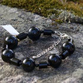 Rannekoru haukansilmä 12mm ja onyksit  Hawk1b